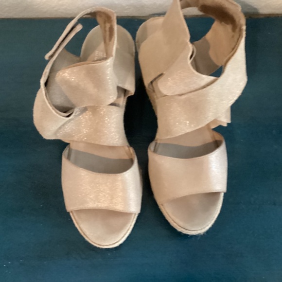 Shoes - Picture 4 of 16